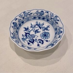 Antique Meissen Blue Onion Fruit/Dessert Sauce Bowl
